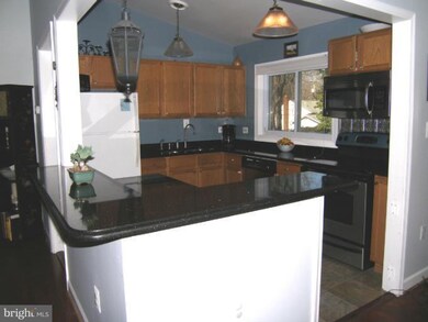 10828 Charles Dr, Fairfax, VA 22030 - photo 2