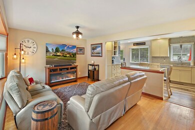 201 Clay St, Algonquin, IL 60102 - photo 3