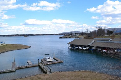 Smith Mtn & right on the water Views!