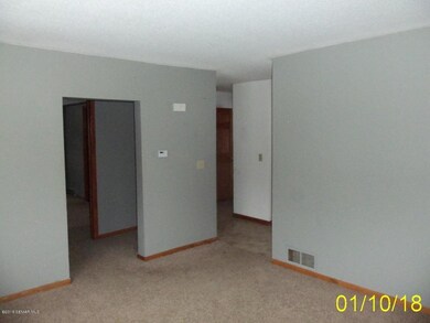06 living room