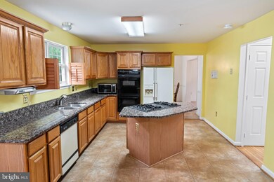 5705 Silk Tree Dr, Riverdale, MD 20737 - photo 5