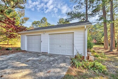 195 Rainbow Cir, Clover, SC 29710 - photo 6