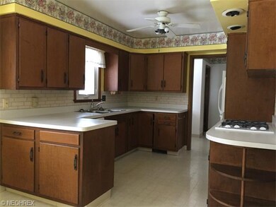 Eat-in Kitchen offers Appliances, Wood Cabinets & 