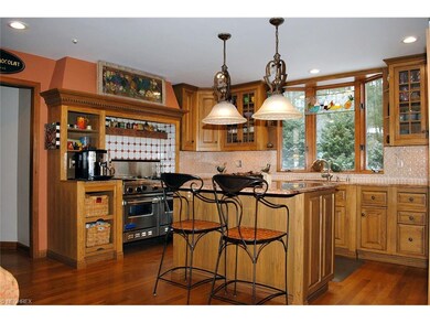 Smashing Kitchen with state of the art appliances 