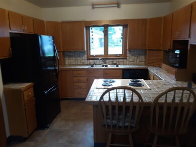 1322 W Linn St, Marshalltown, IA 50158 - photo 4