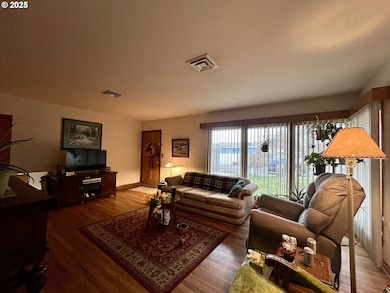 917 Myrtle St, the Dalles, OR 97058 - photo 4