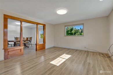 829 Crossing St, Raymond, WA 98577 - photo 5