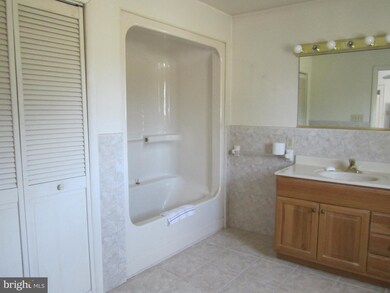 805 W Oak Rd, Vineland, NJ 08360 - photo 7