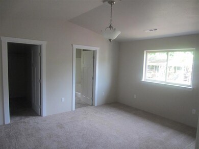 1001 NW Birch St, Grants Pass, OR 97526 - photo 5