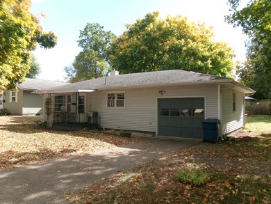 822 Harrison St, Covington, IN 47932 - photo 2