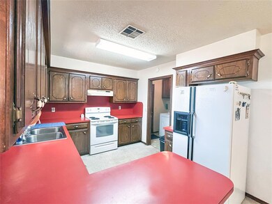 121 E 2nd St, Custer City, OK 73639 - photo 5