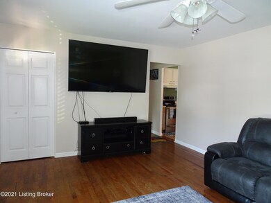 9403 Doewood Ln, Louisville, KY 40291 - photo 4