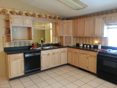 This Spectacular spacious gourmet kitchen offers b