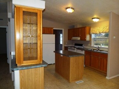 KITCHEN W/APPLIANCES