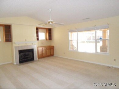 22 Gray Wolf Ln, Hendersonville, NC 28792 - photo 2