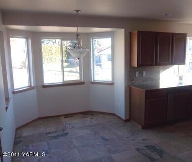 Kitchen Eating Area