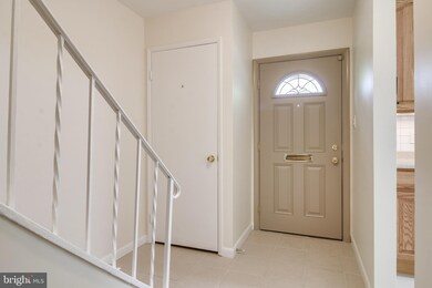 9620 Lindenbrook St, Fairfax, VA 22031 - photo 3
