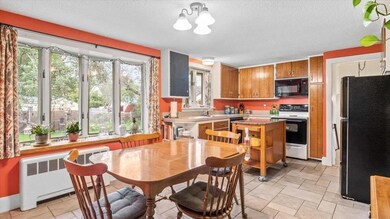 3 Waverly St, Essex Junction, VT 05452 - photo 4