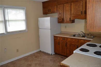 643 W Sharpe St, Statesville, NC 28677 - photo 2