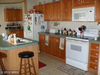 828 Frontier Dr, Bunker Hill, WV 25413 - photo 5