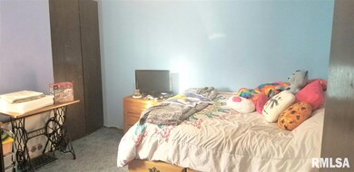 5516 Cedar St, Davenport, IA 52806 - photo 7