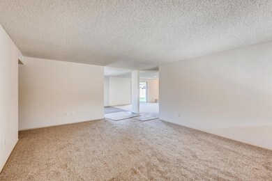 1458 W Wo-006-006-Living Ro-MLS_Size
