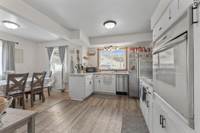 Kitchen/Dining Area