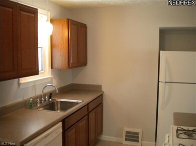 GORGEOUS UPDATED KITCHEN
