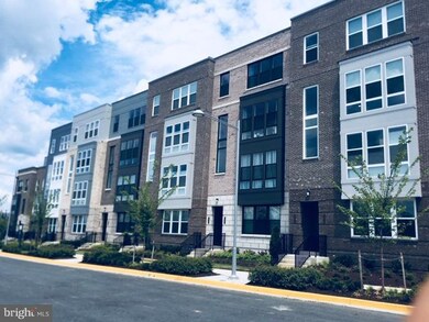 13353 Launders St, Herndon, VA 20171 - photo 3