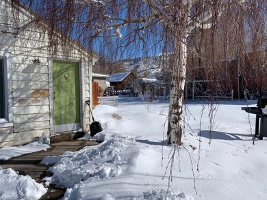 85 S cottage yard