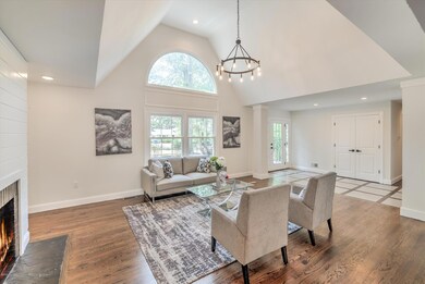 05-LIVING ROOM