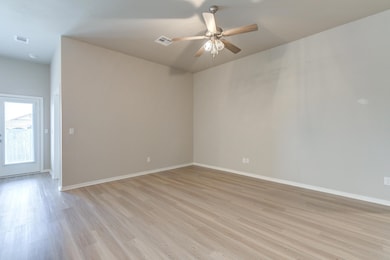 10421 Waverly Ave, Lubbock, TX 79424 - photo 4