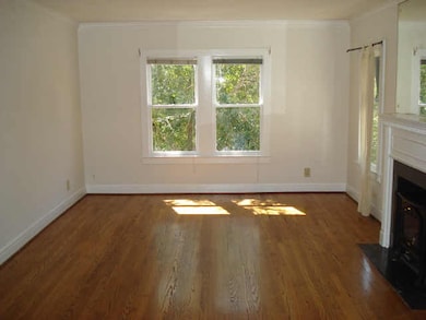 Living room w/lots of windows