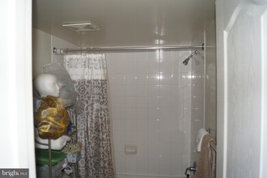 3805 Chesterwood Dr, Silver Spring, MD 20906 - photo 5