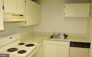 9210 Chadburn Place, Montgomery Village, MD 20886 - photo 5