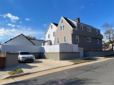 121 Carroll Ave, Valley Stream, NY 11580 - photo 4