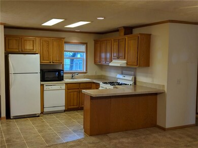 1126 W 17th St, Muncie, IN 47302 - photo 2