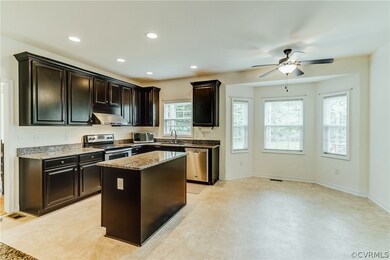Eat-in Kitchen with Island, Granite Countertops, S