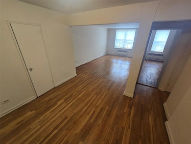Stratton CoOp unit 4J, Bronx, NY 10460 - photo 2