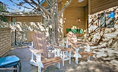 007_008_Front Porch