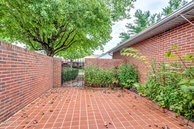 029220904-1-805CedarLnKnoxvilleTN-SMALL