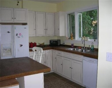 470 Summer St unit 470, Brockton, MA 02302 - photo 2