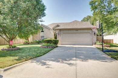 1112 W McGuffey St-32