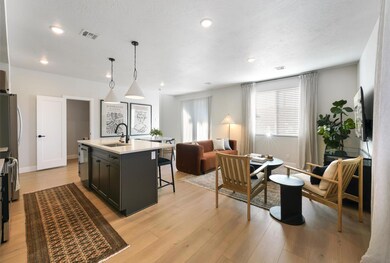 KITCHEN & LIVING
