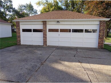 Hard To Come By 3 Car Garage