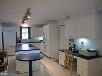 1829 Thornton Ridge Rd, Towson, MD 21204 - photo 5