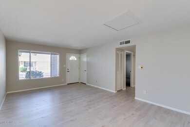 Living Room/Entry
