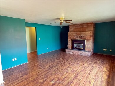 1209 Loraine St, Enumclaw, WA 98022 - photo 7