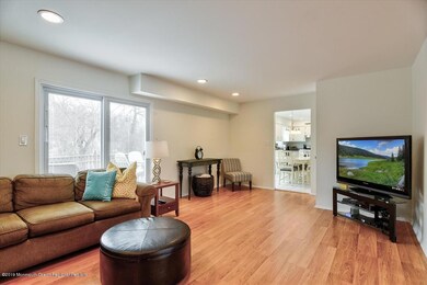 10-Family_Room(1)
