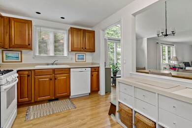 9 Friendship Ct, Mashpee, MA 02649 - photo 4